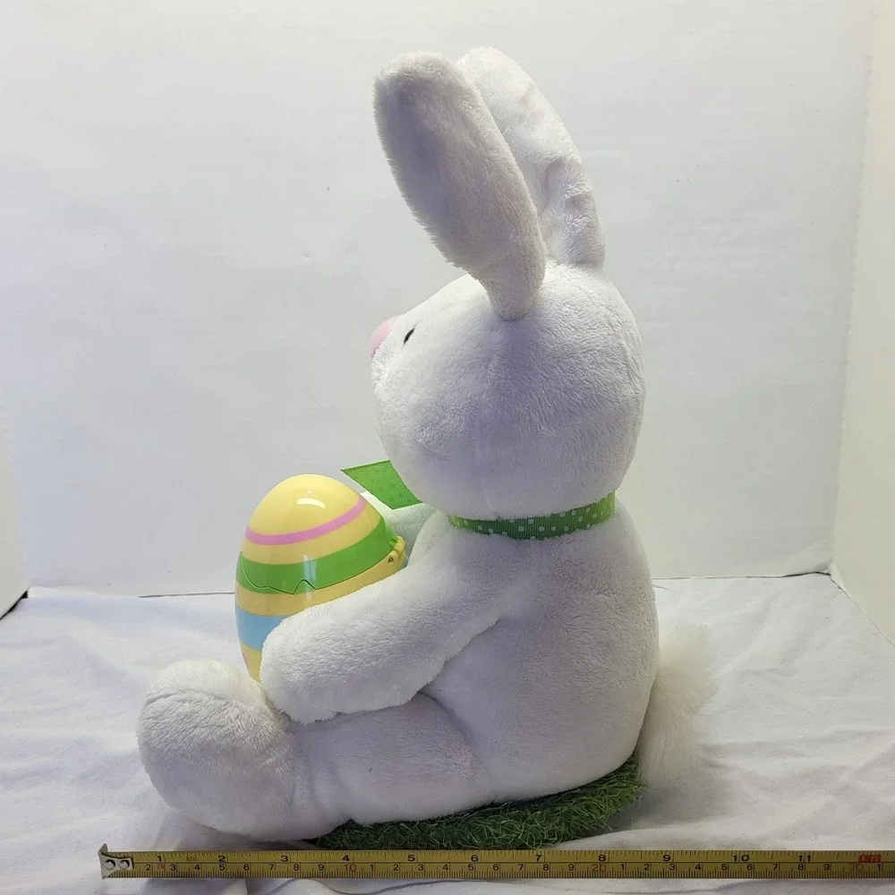 Hallmark Rockin Robin Animated Singing‎ Easter Bunny  Rabbit Chick Egg Plush EUC